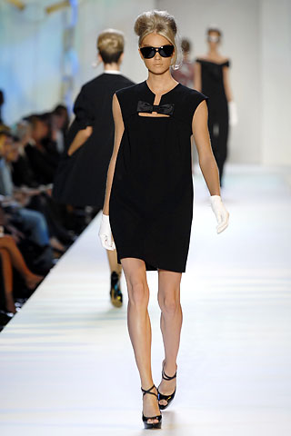 ������������ ������ ������ �� Moschino